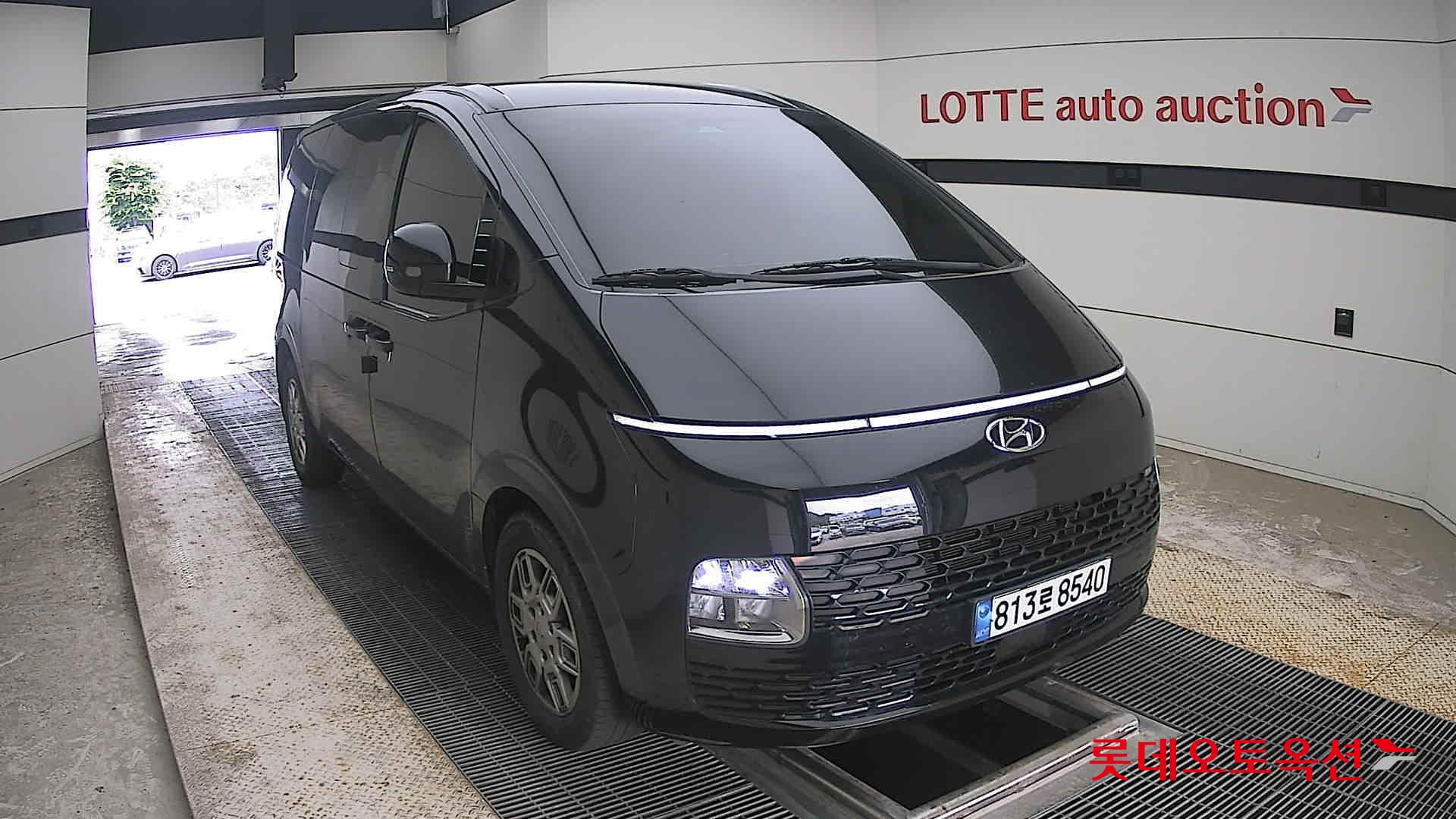 2023 - hyundai staria