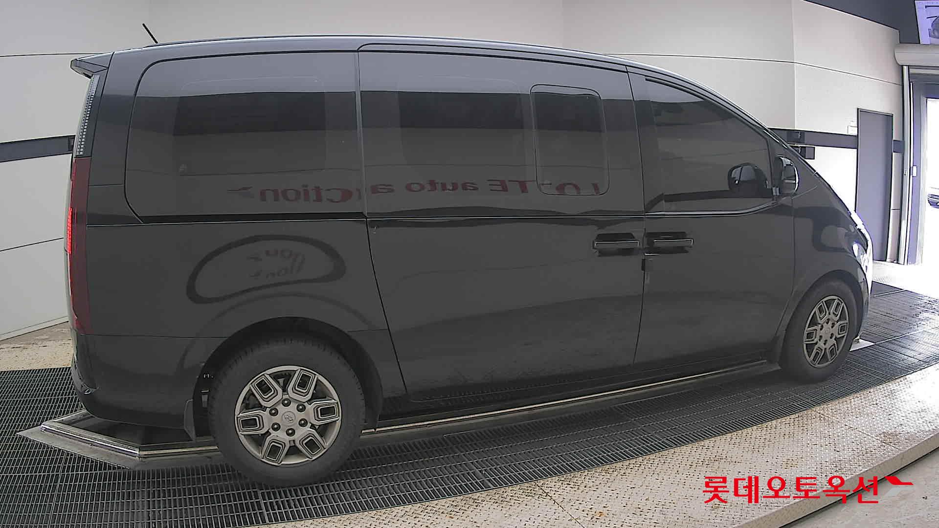 2023 - hyundai staria