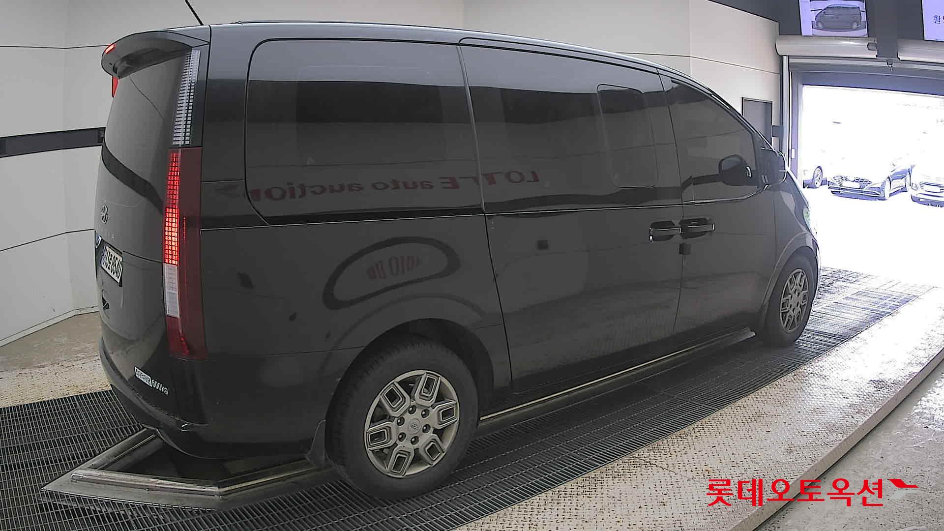 2023 - hyundai staria