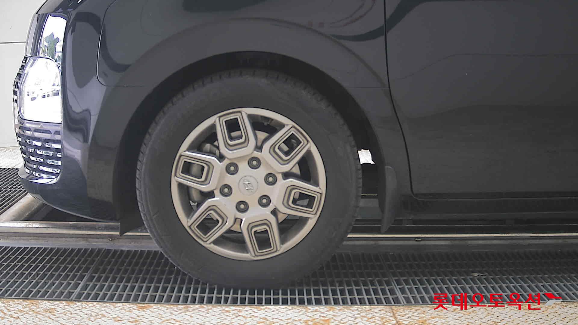 2023 - hyundai staria