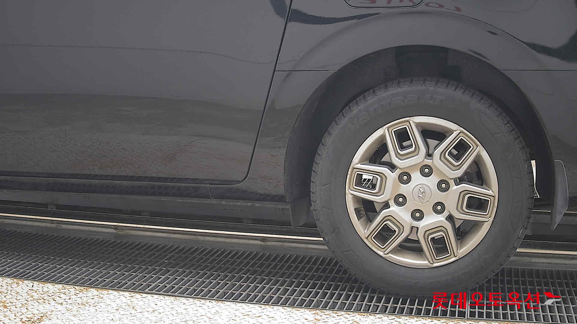 2023 - hyundai staria