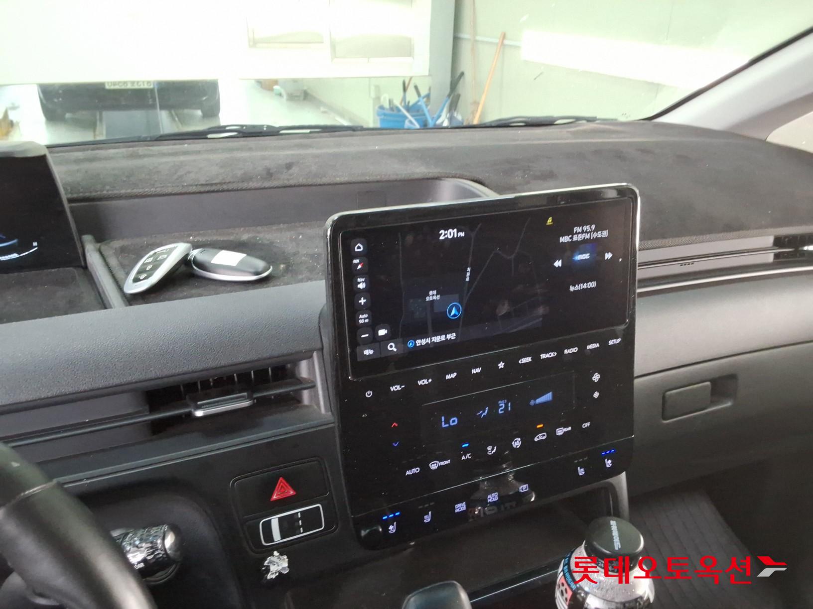 2023 - hyundai staria