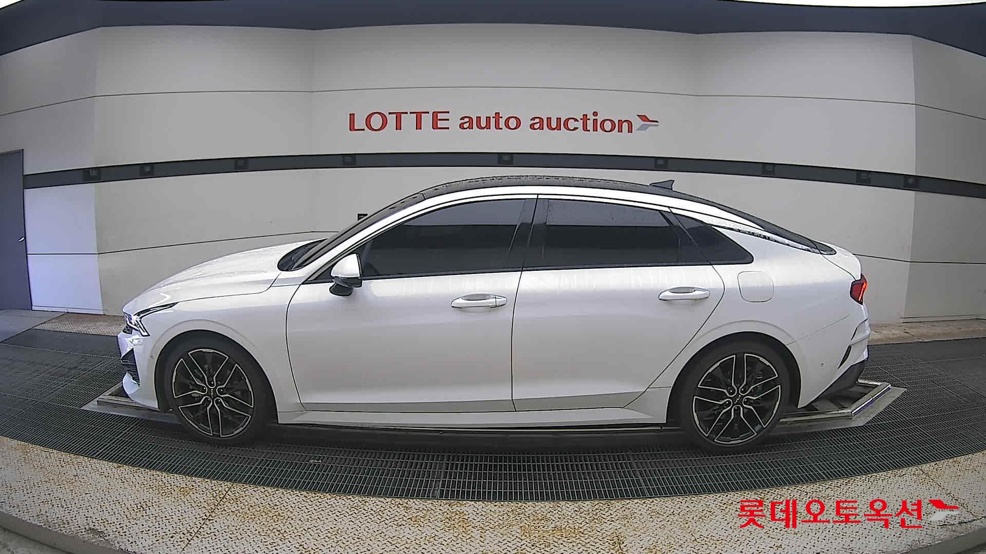 2022 - kia k5
