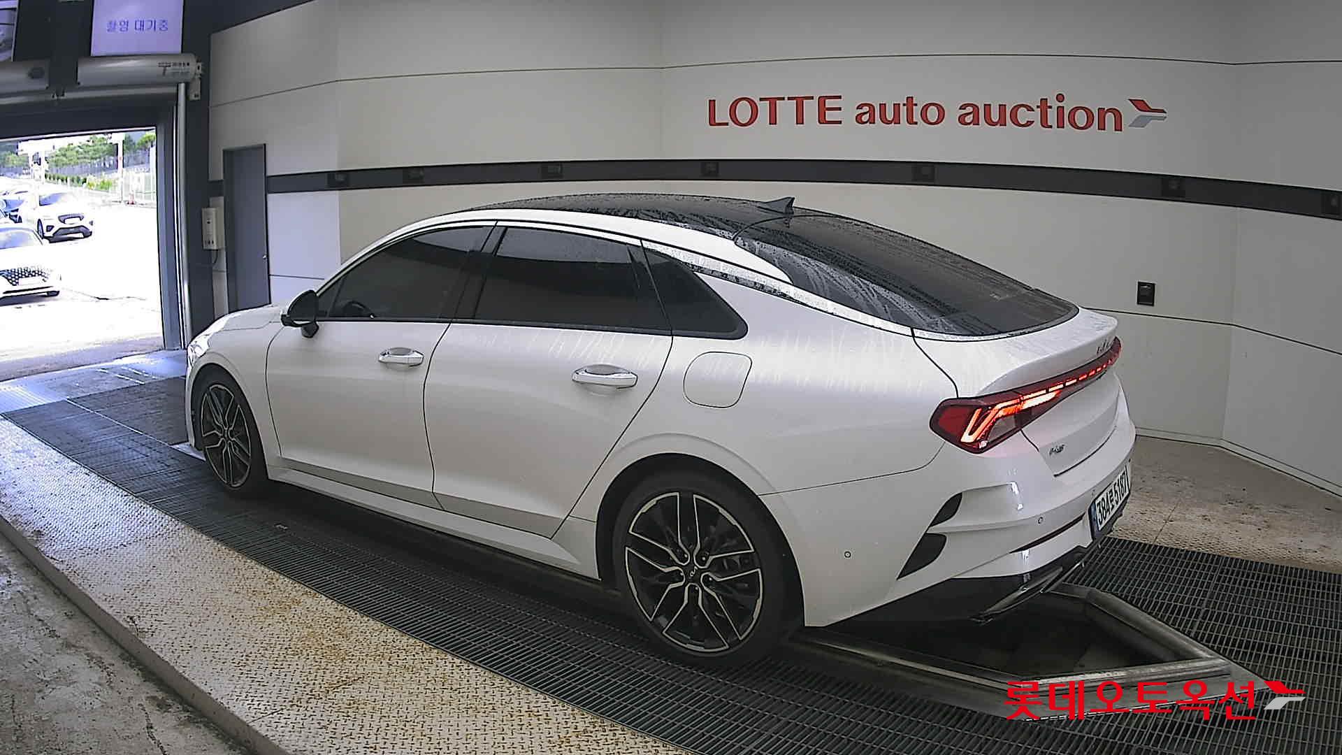 2022 - kia k5