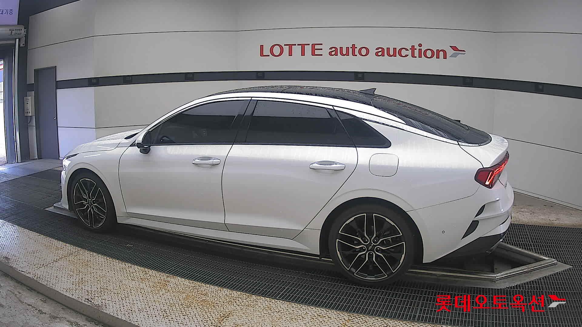 2022 - kia k5