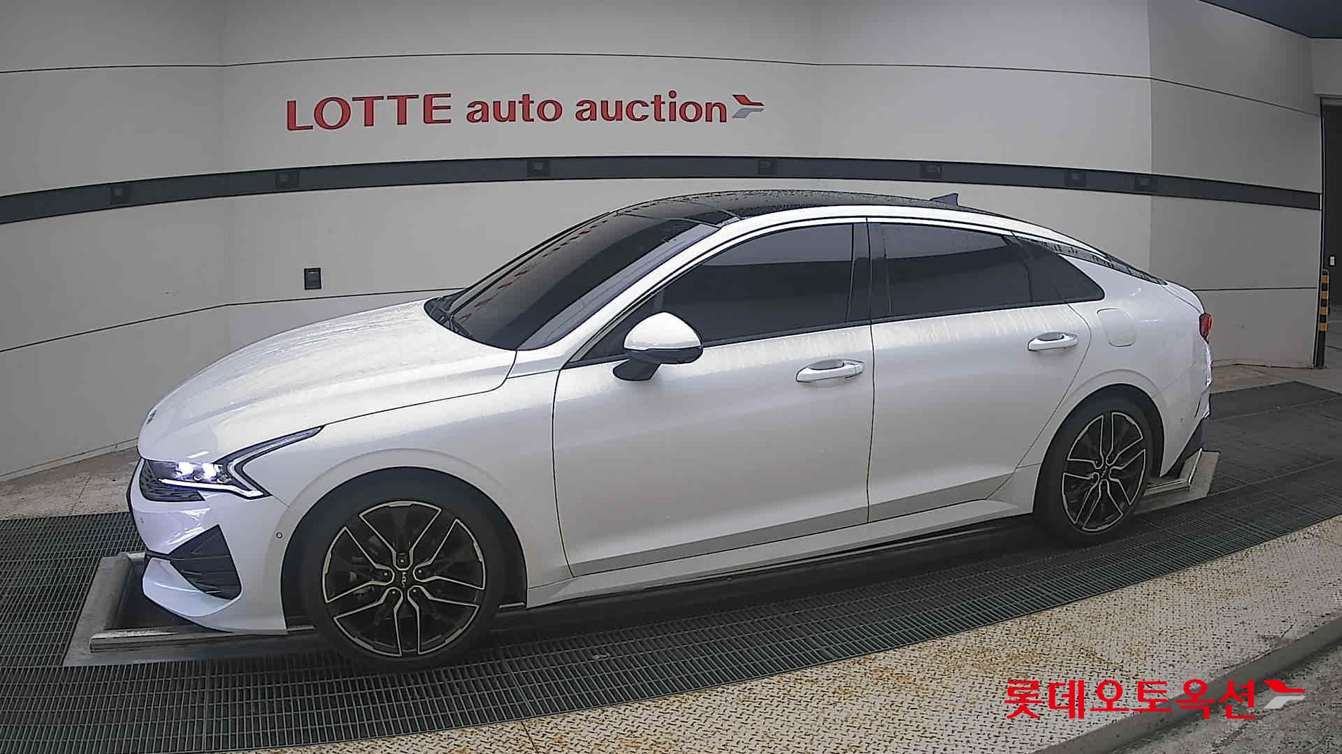2022 - kia k5