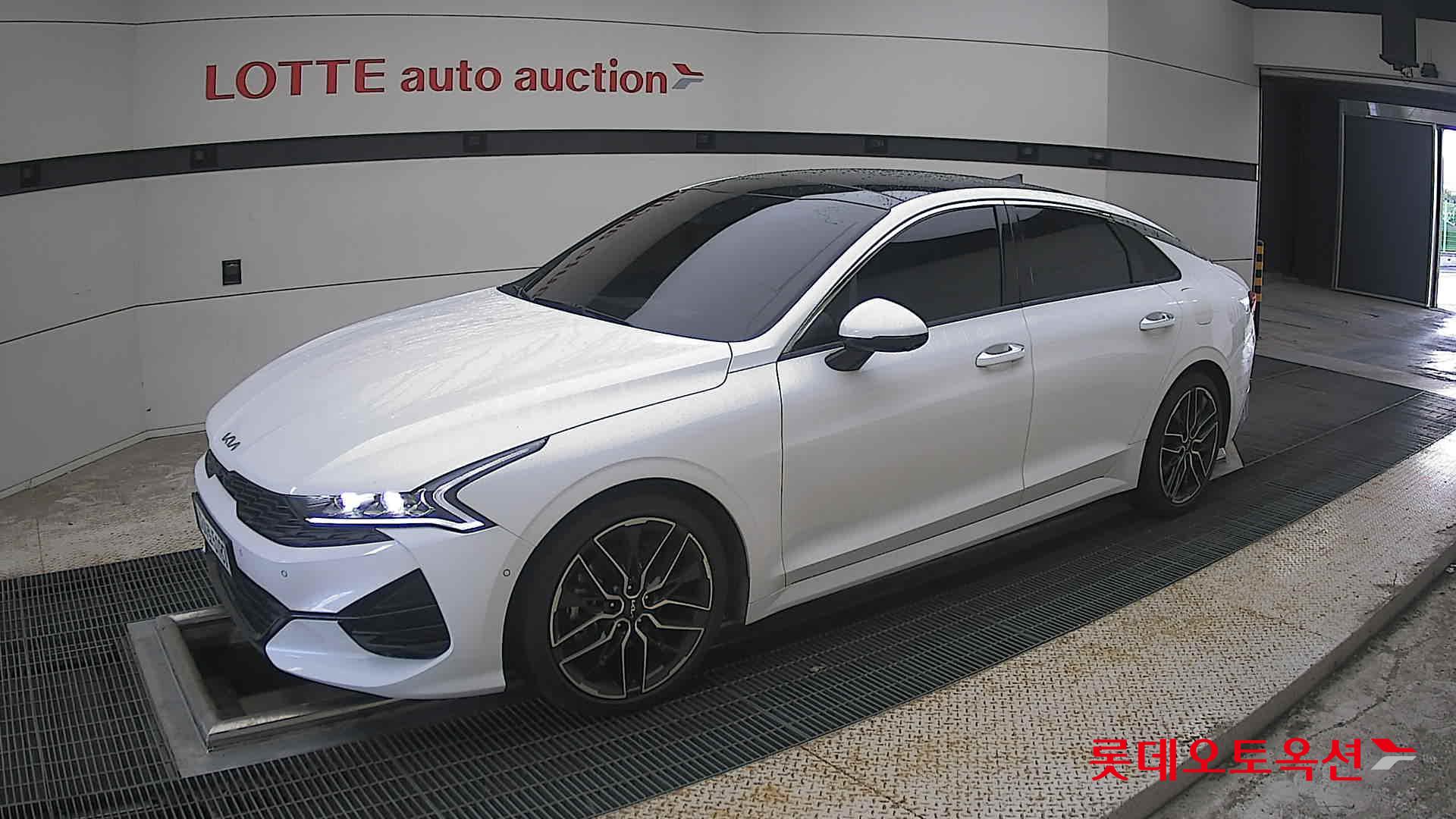 2022 - kia k5