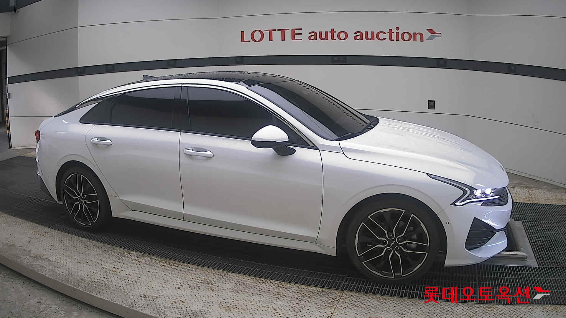 2022 - kia k5