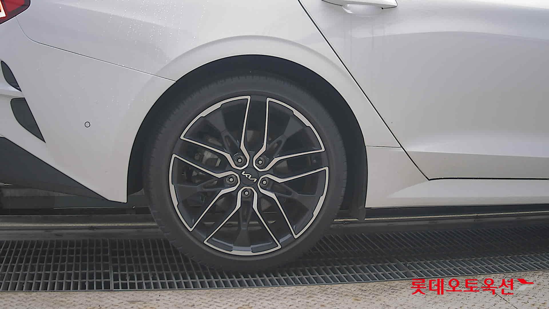 2022 - kia k5