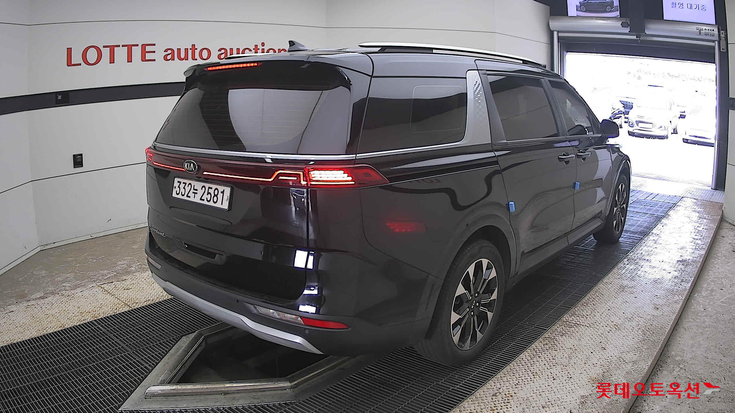 2021 - kia carnival