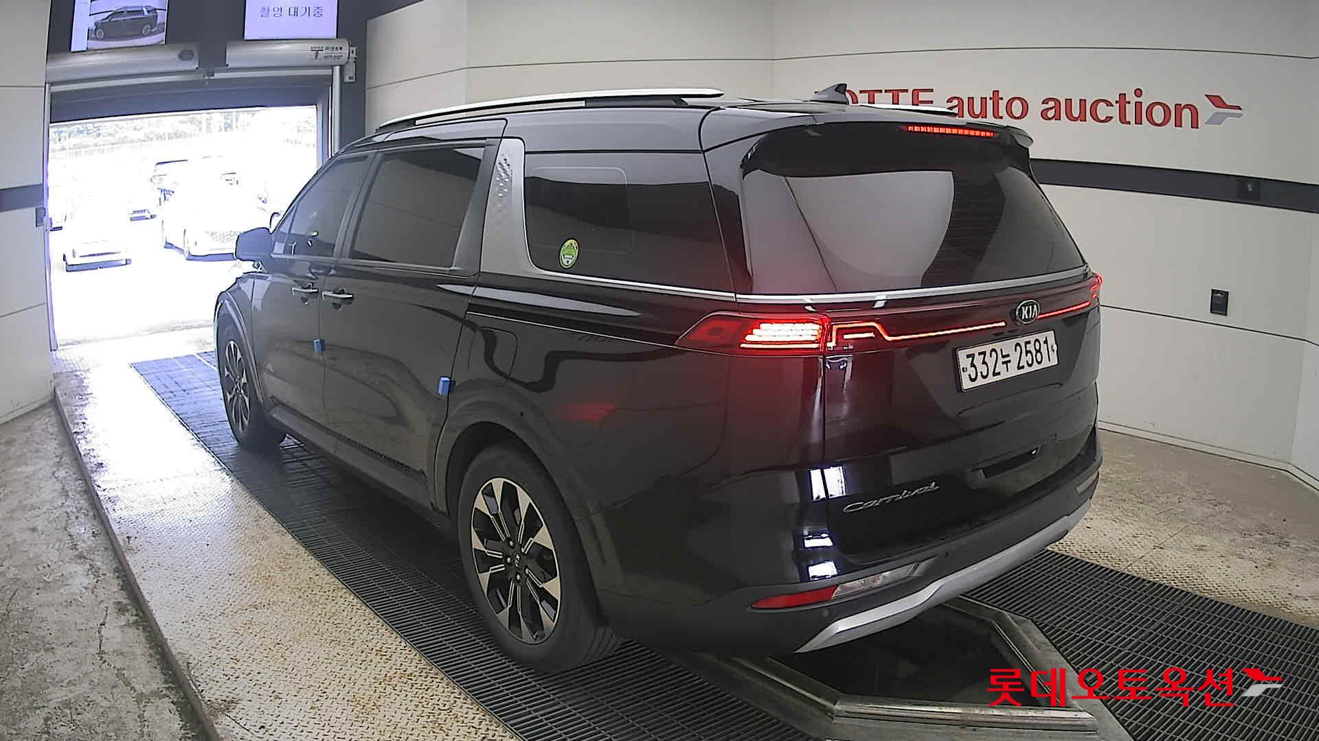 2021 - kia carnival