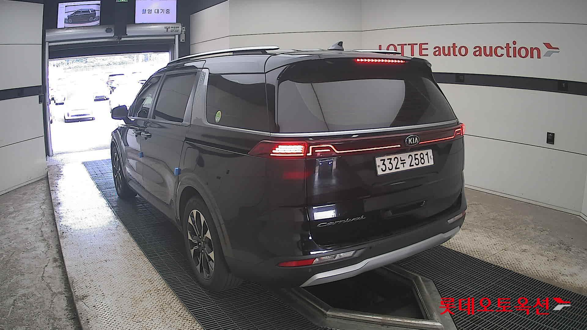 2021 - kia carnival