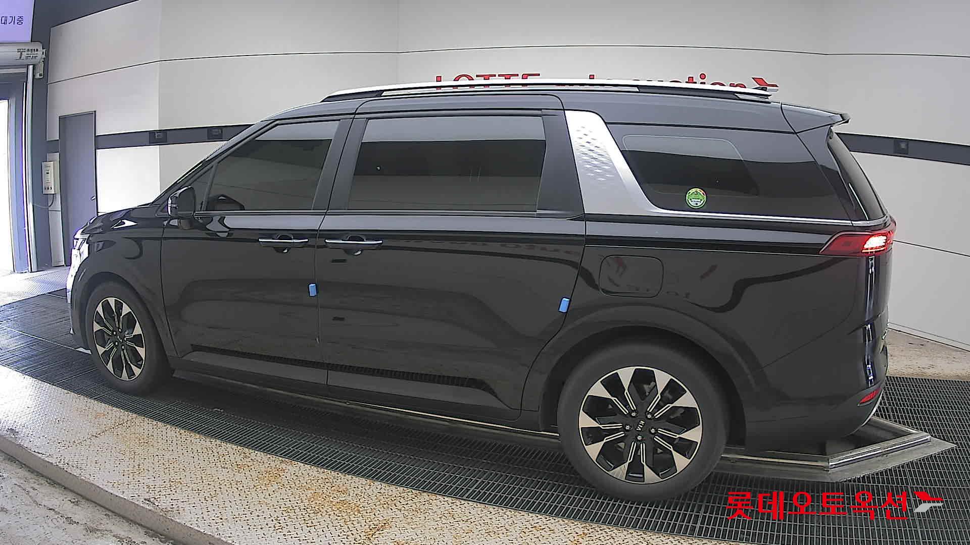 2021 - kia carnival