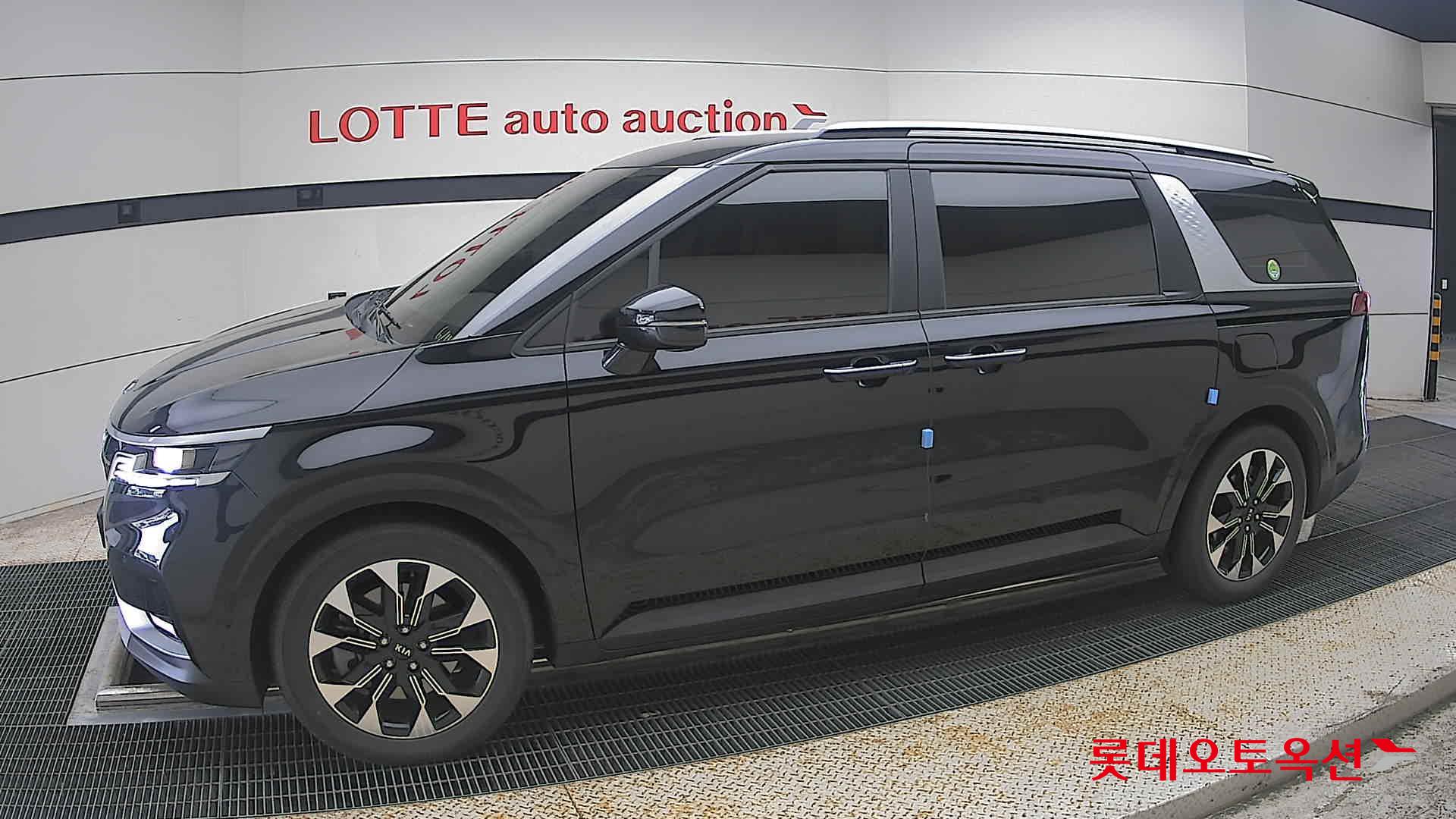 2021 - kia carnival