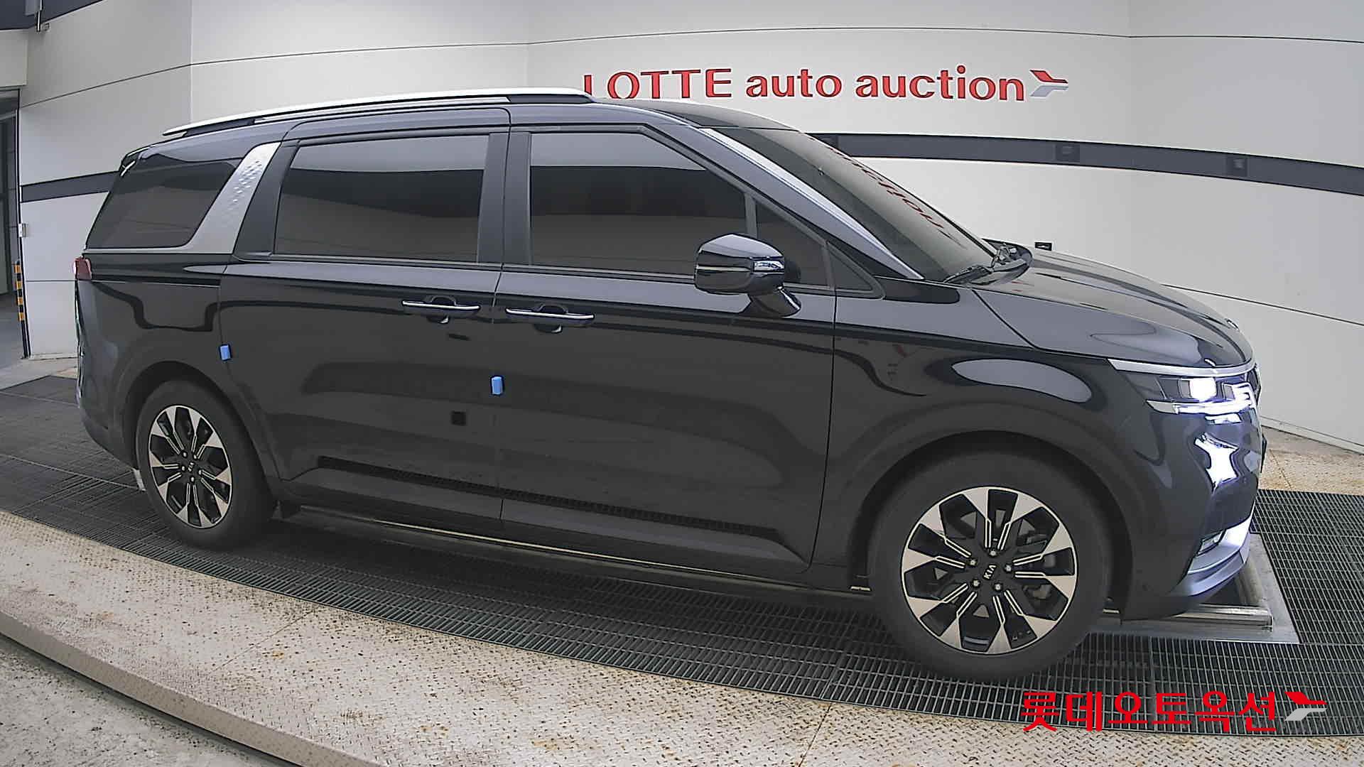 2021 - kia carnival