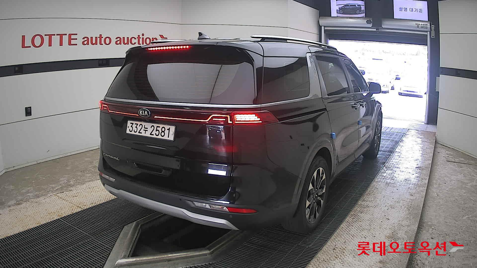 2021 - kia carnival