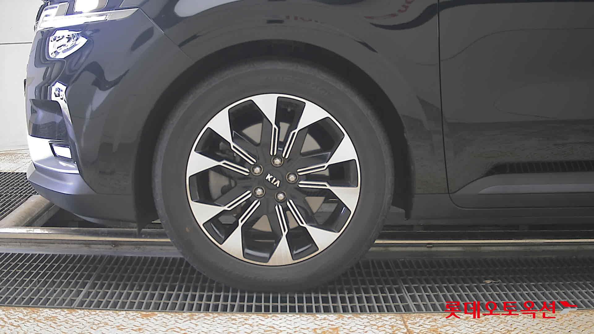 2021 - kia carnival