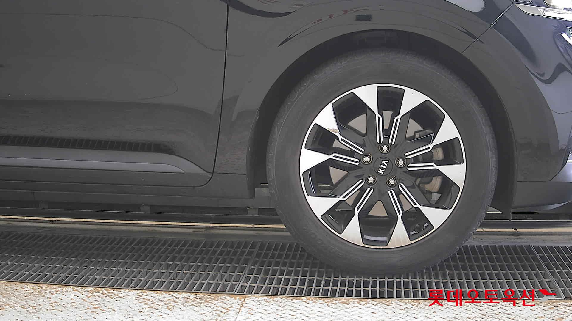 2021 - kia carnival