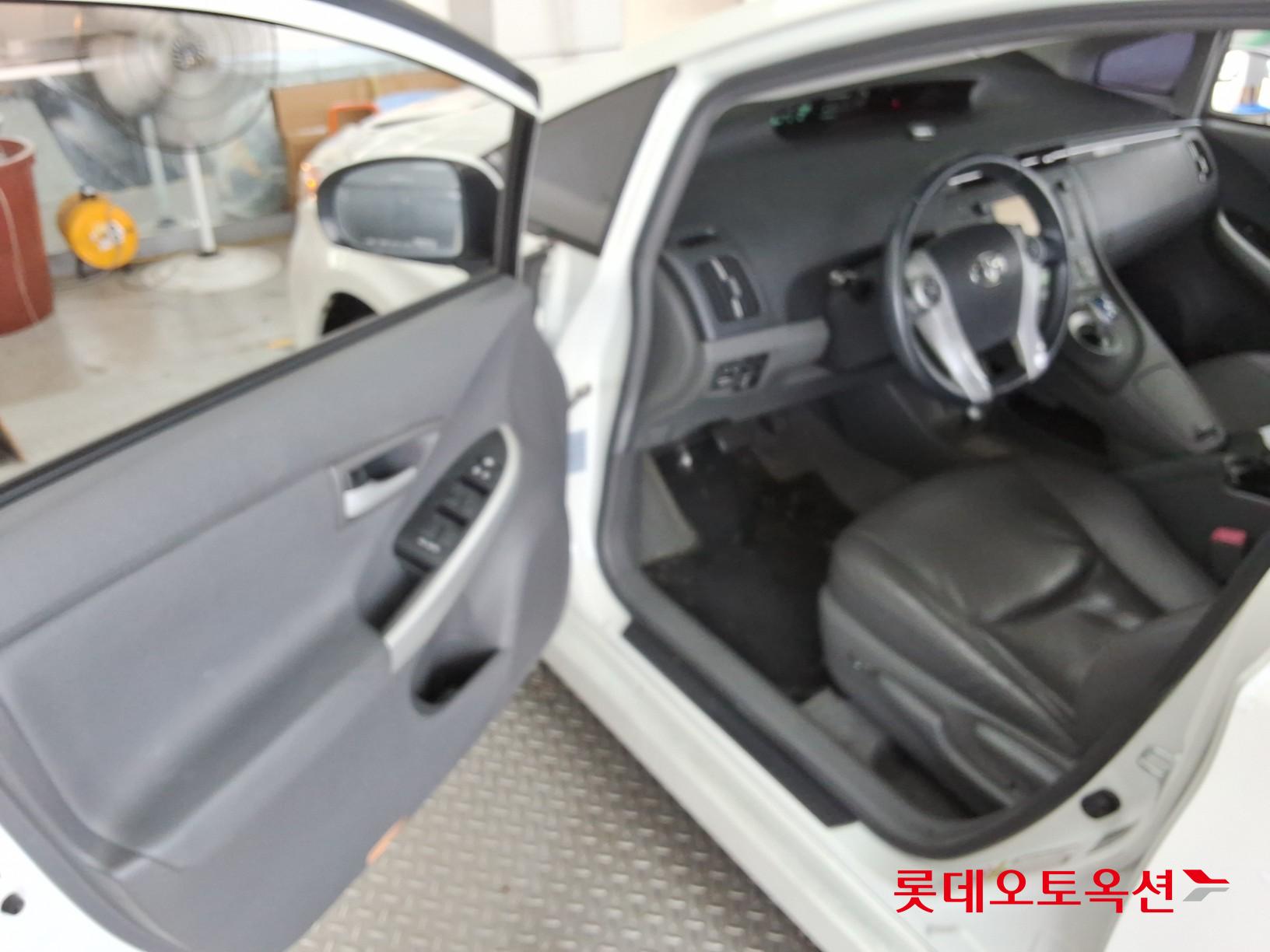 2011 - toyota prius (h) 1.8