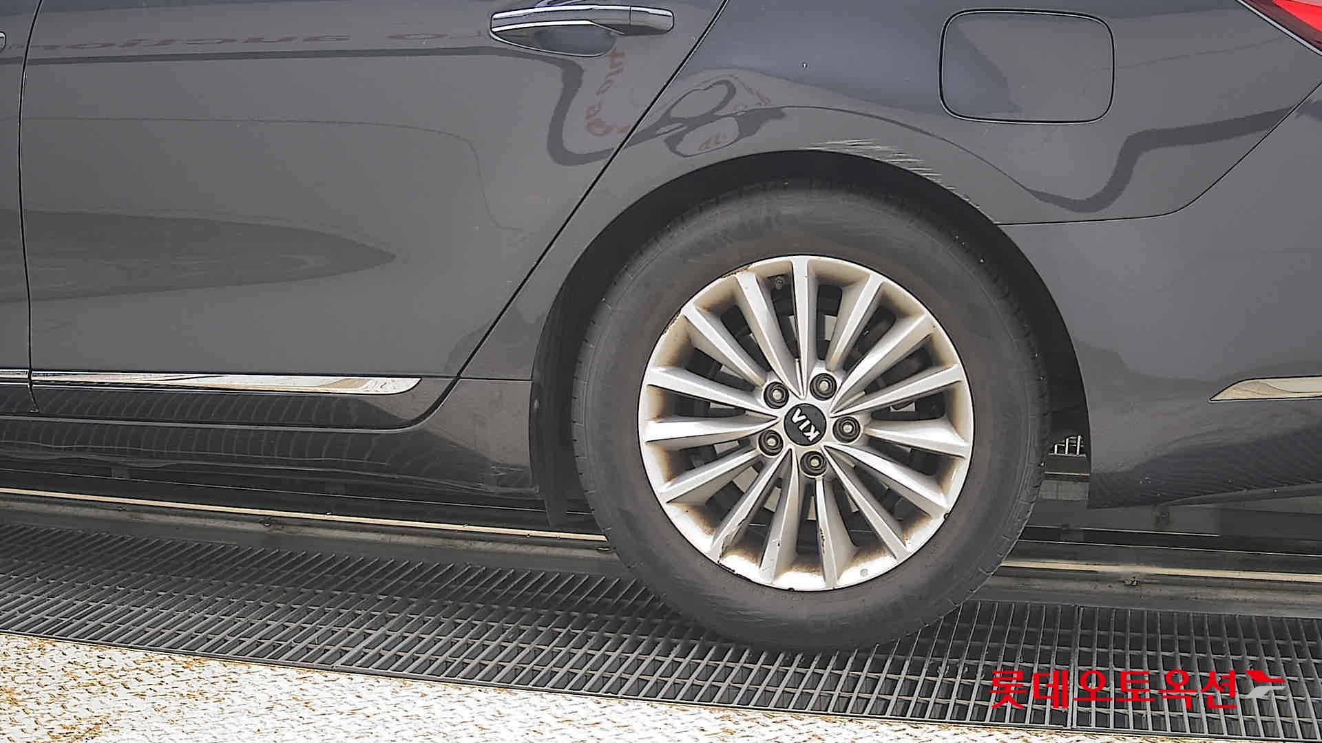 2017 - kia k7