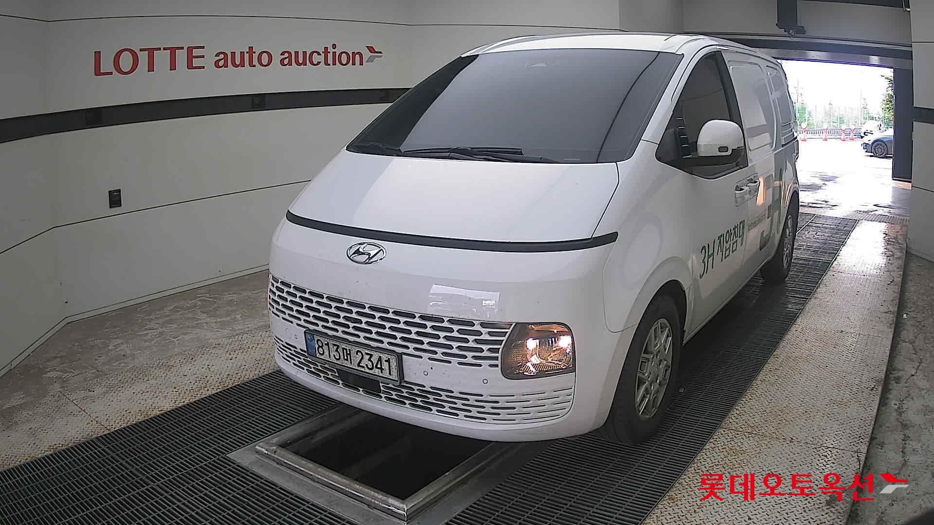 2023 - hyundai staria