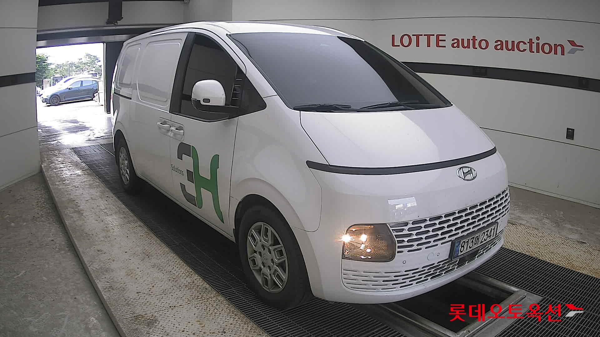 2023 - hyundai staria