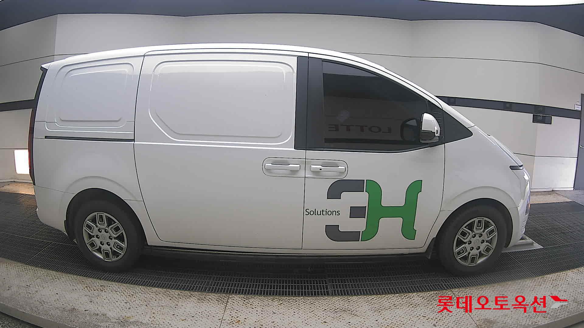 2023 - hyundai staria
