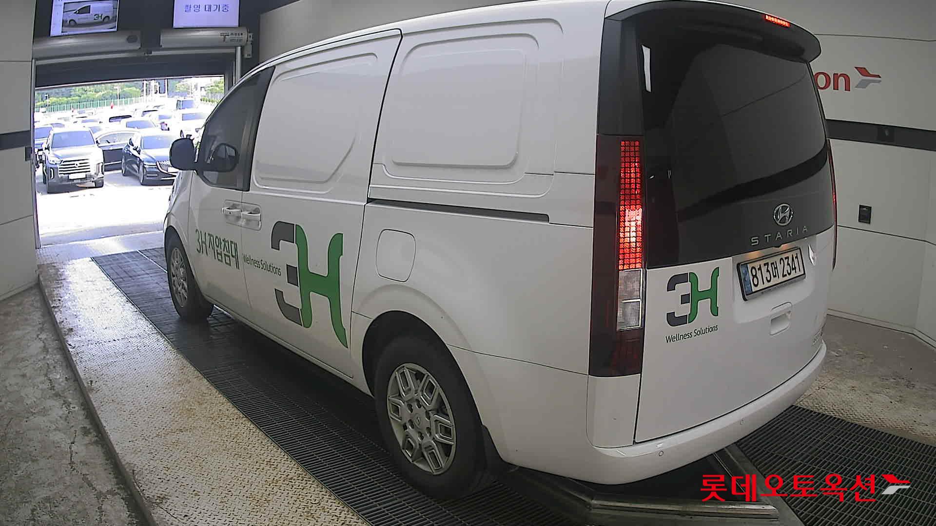 2023 - hyundai staria