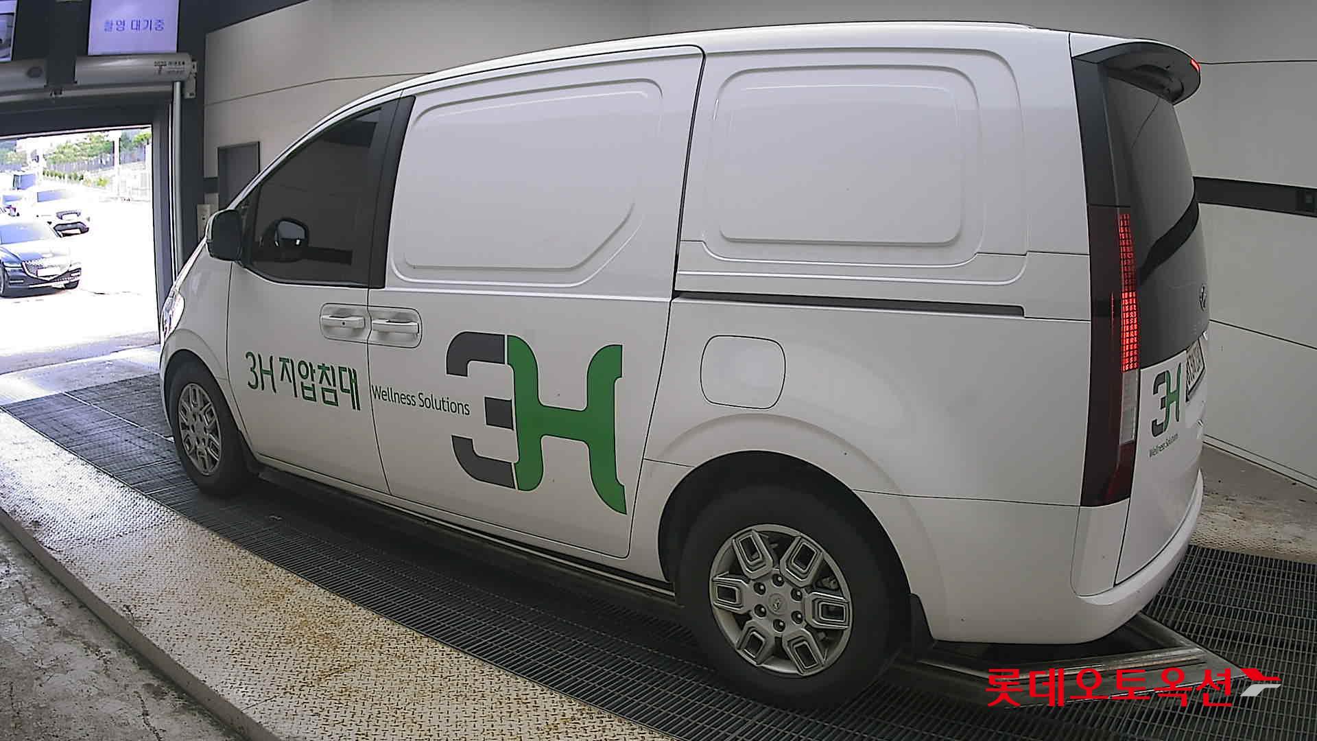 2023 - hyundai staria