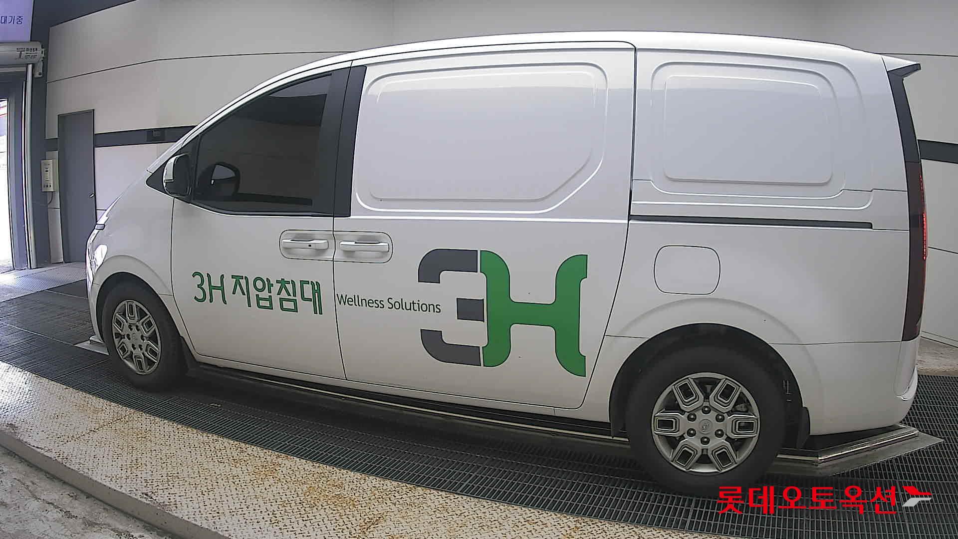 2023 - hyundai staria