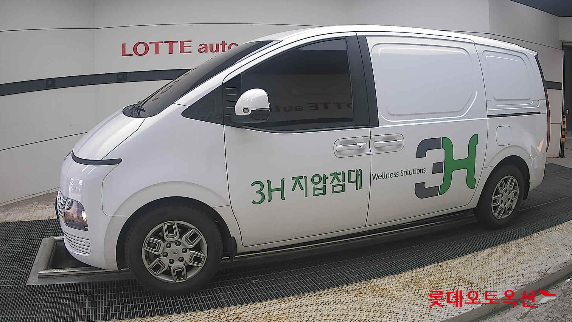 2023 - hyundai staria