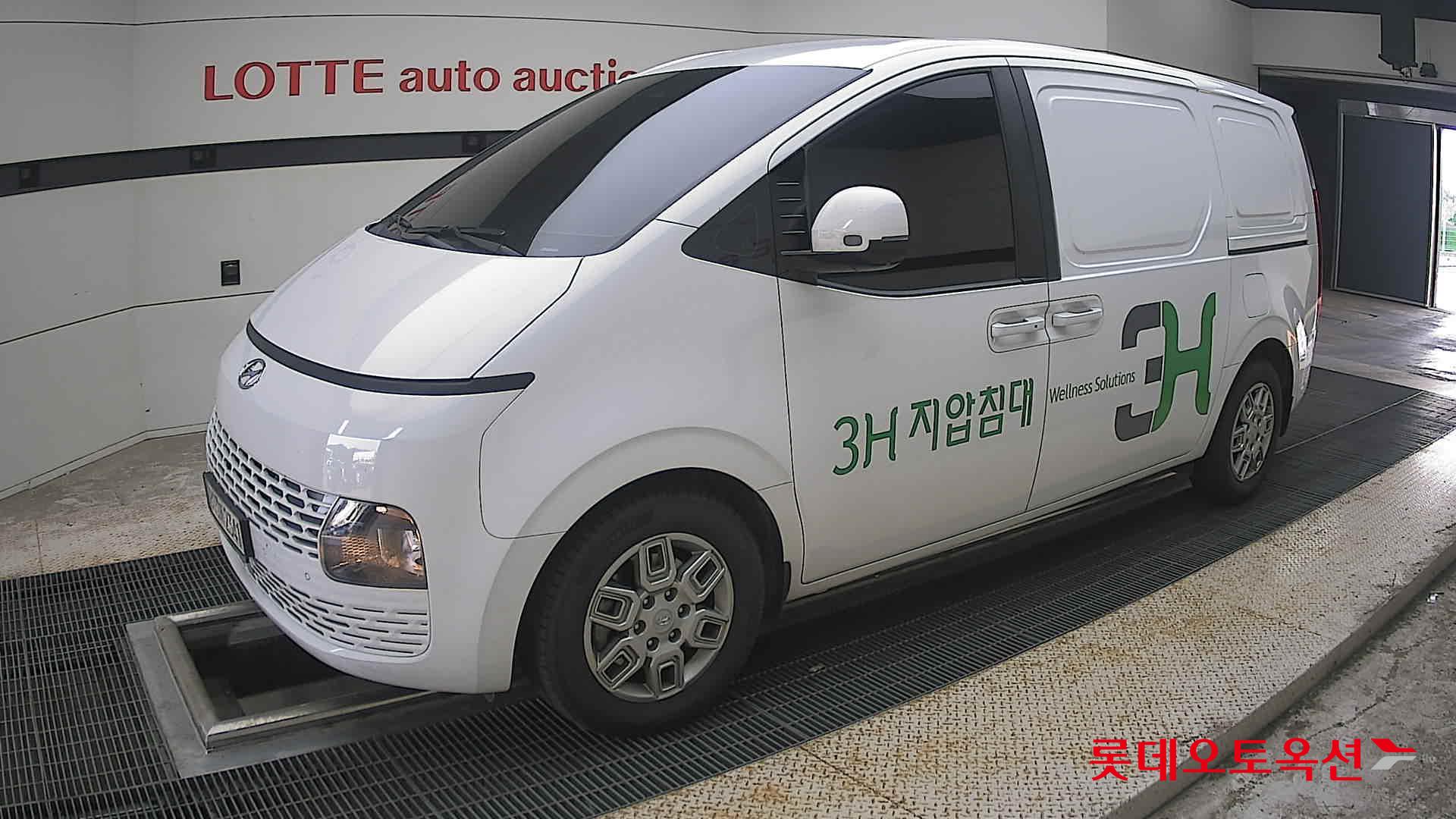2023 - hyundai staria