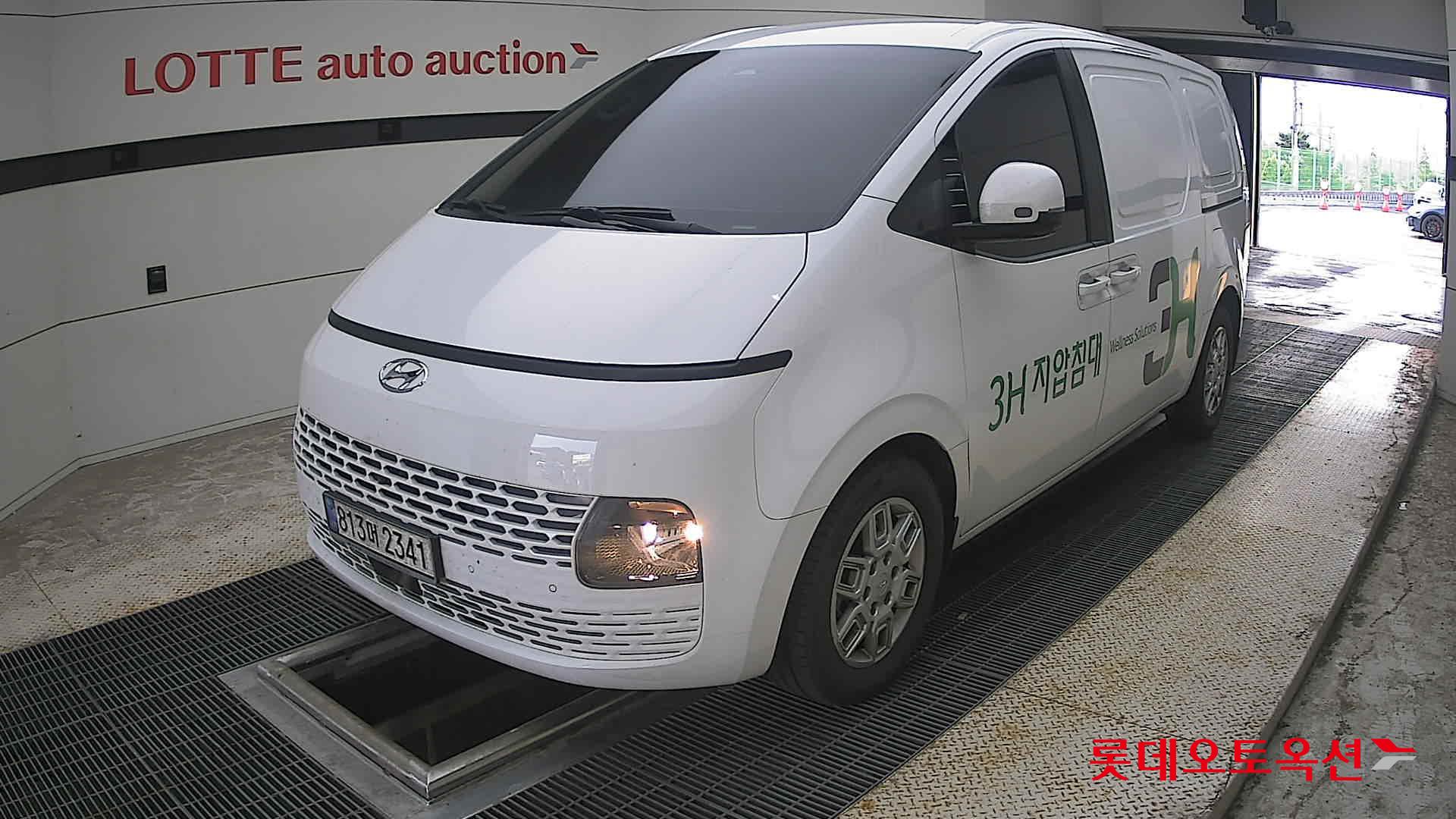 2023 - hyundai staria