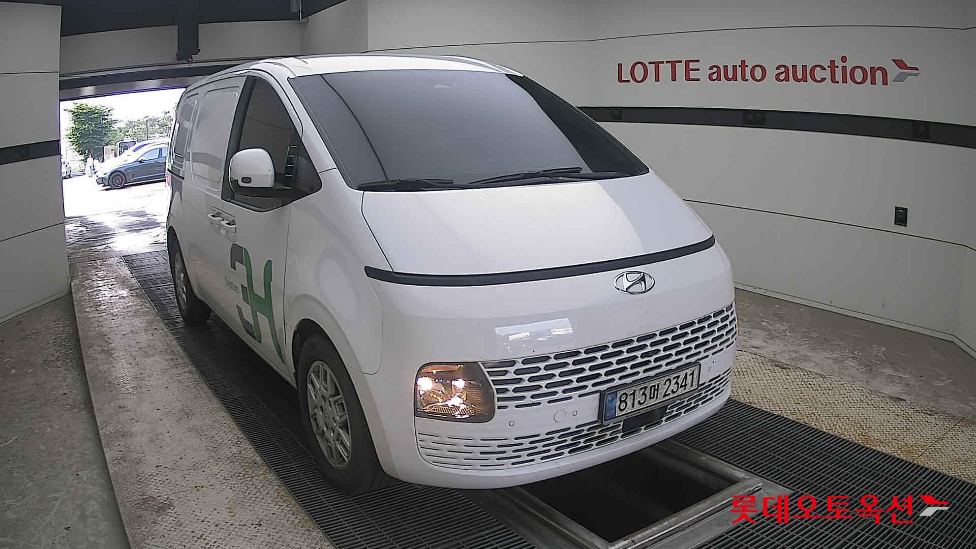 2023 - hyundai staria