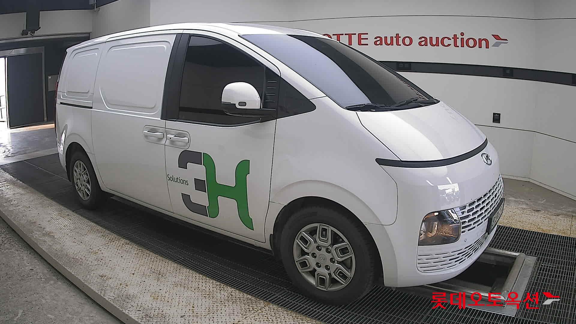 2023 - hyundai staria