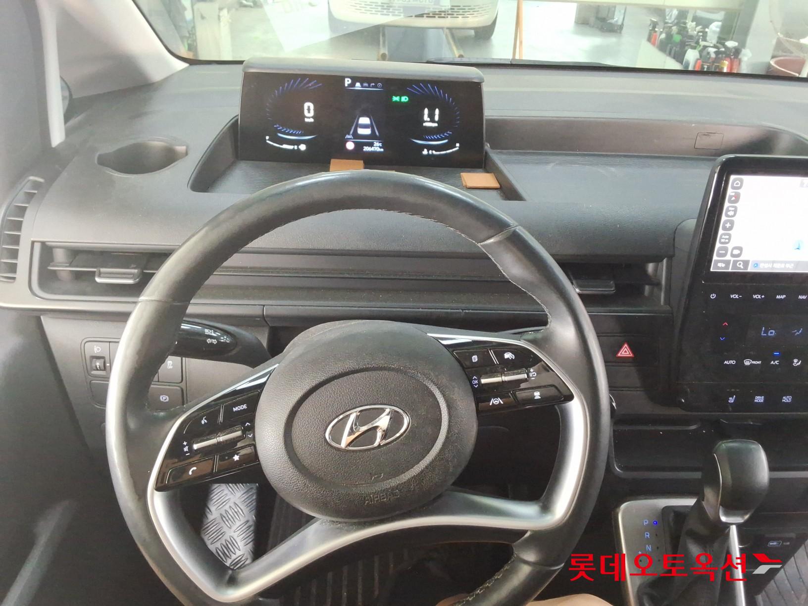 2023 - hyundai staria