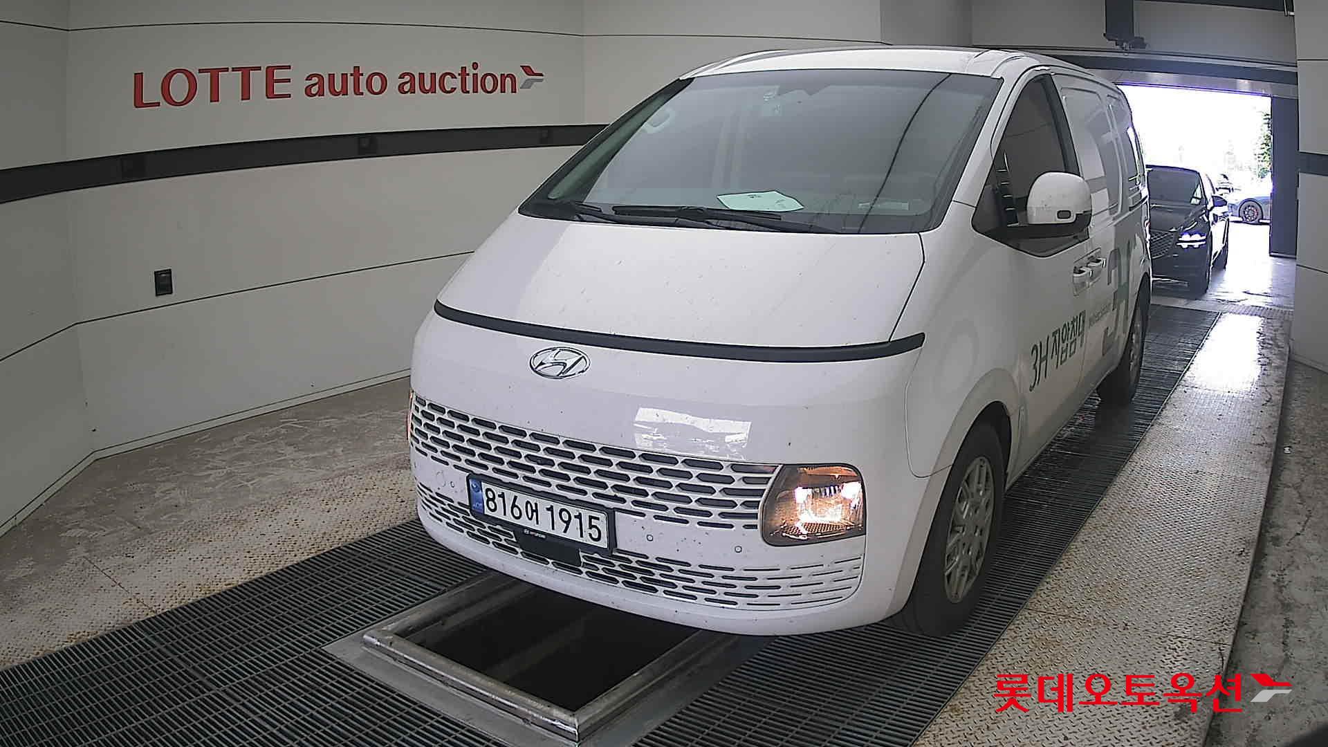 2023 - hyundai staria