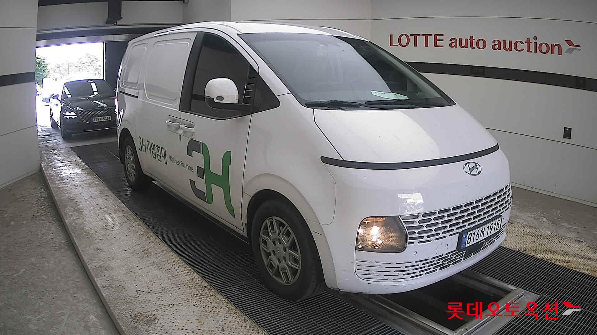 2023 - hyundai staria