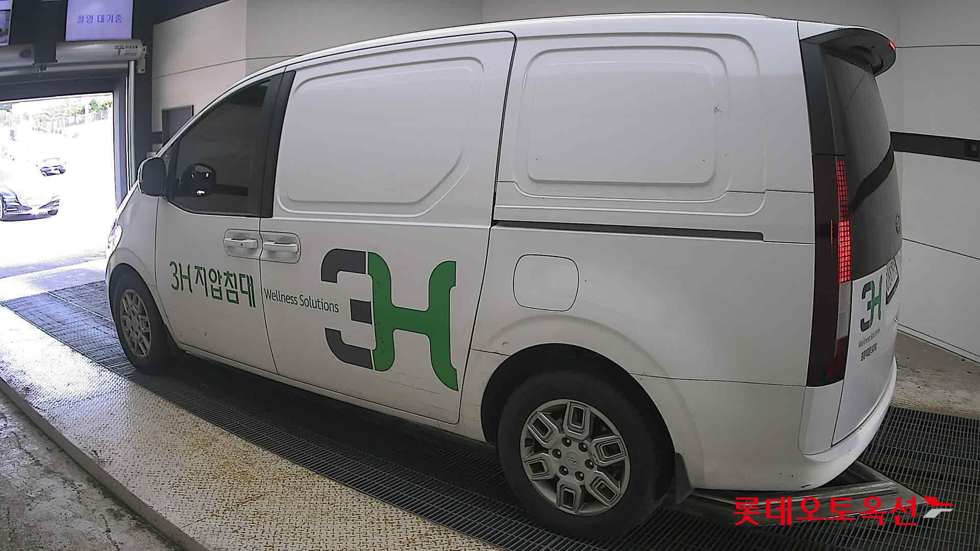 2023 - hyundai staria