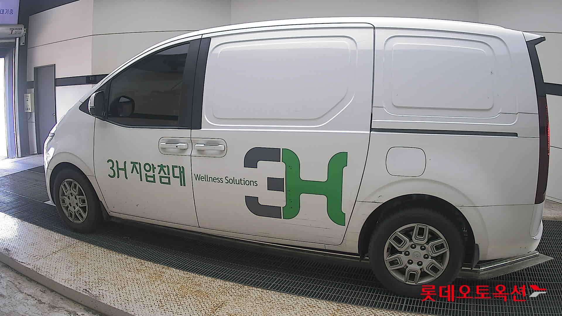 2023 - hyundai staria