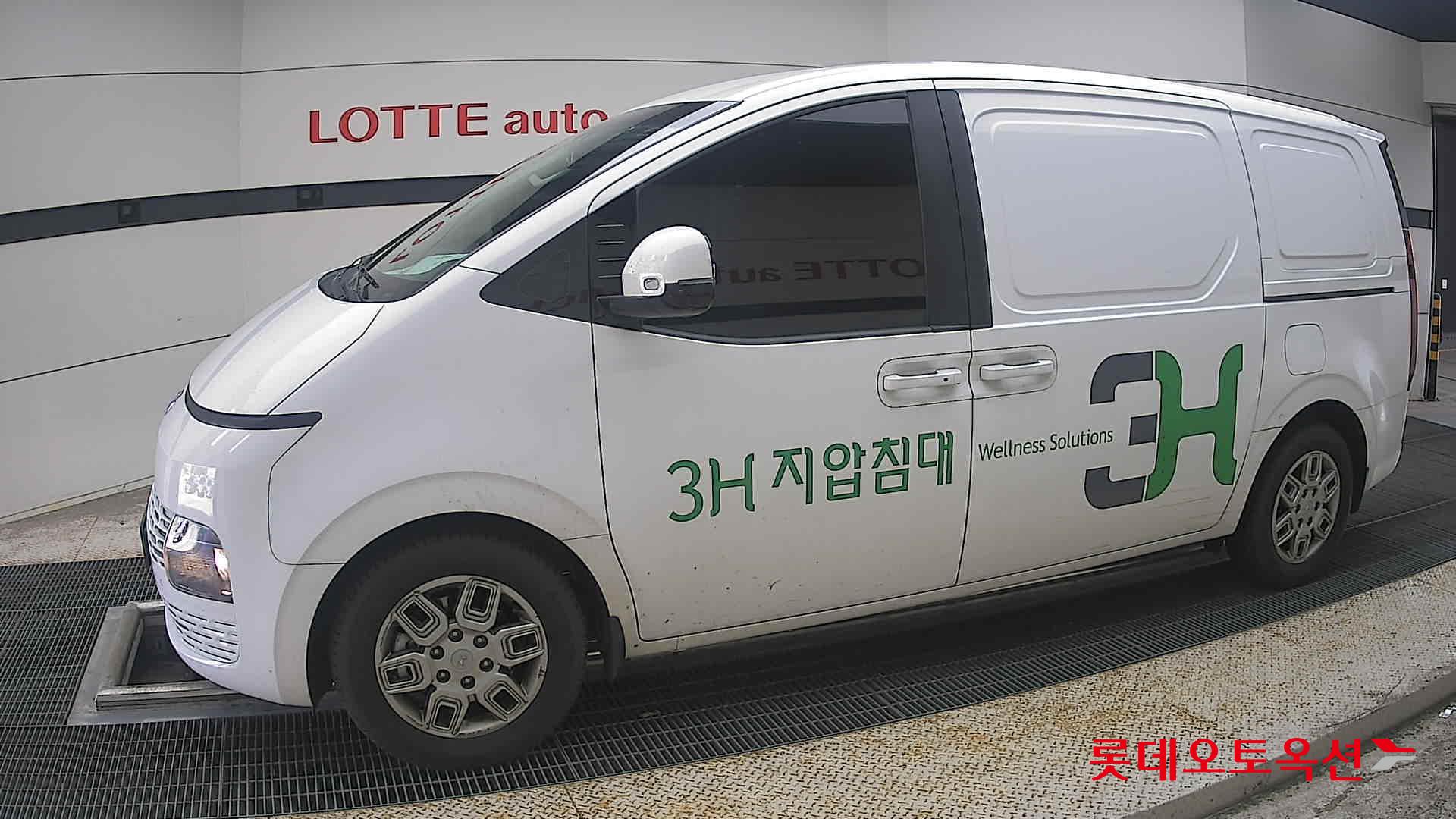2023 - hyundai staria