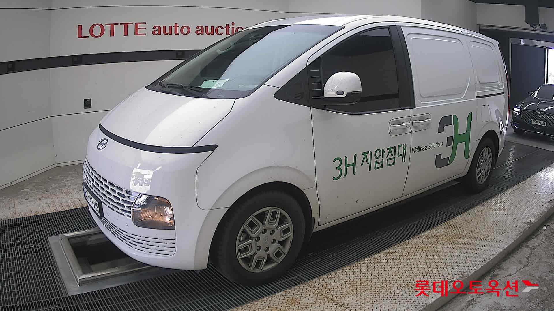 2023 - hyundai staria