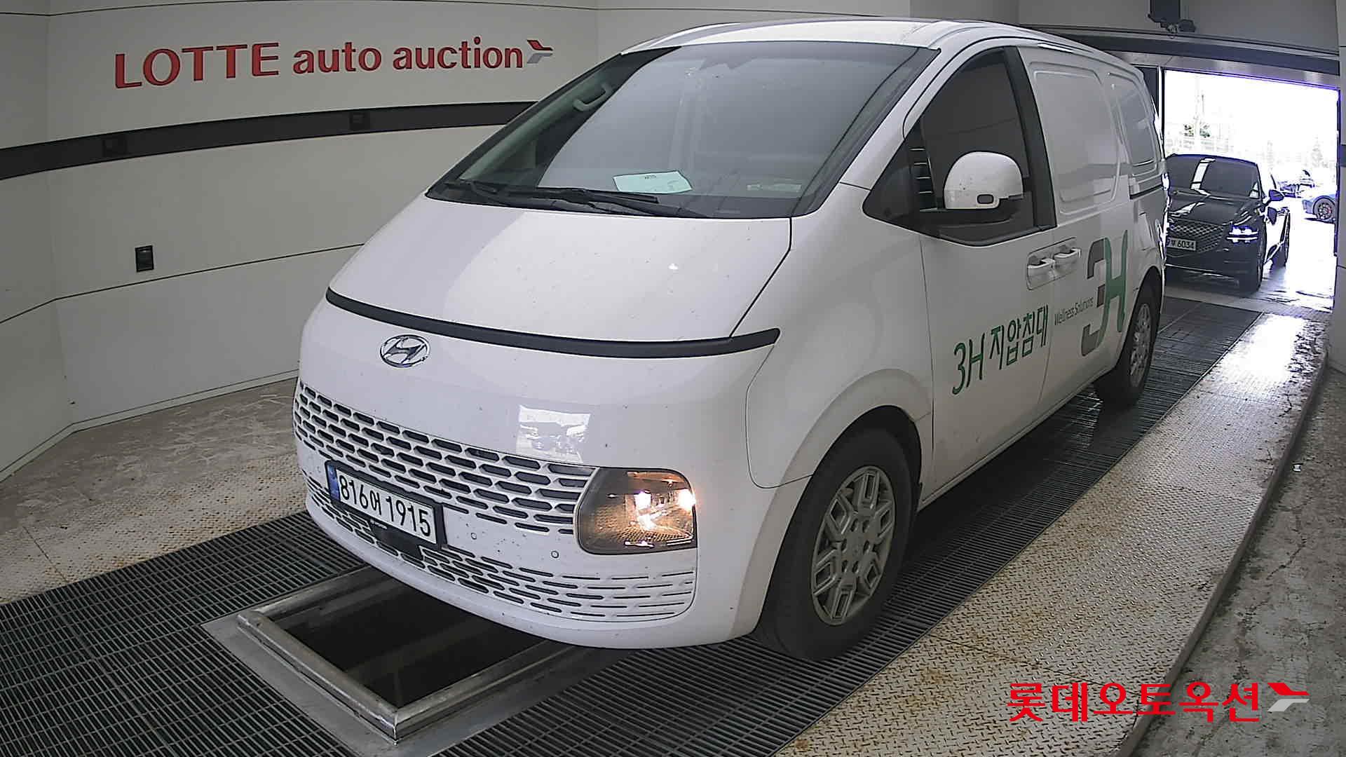 2023 - hyundai staria