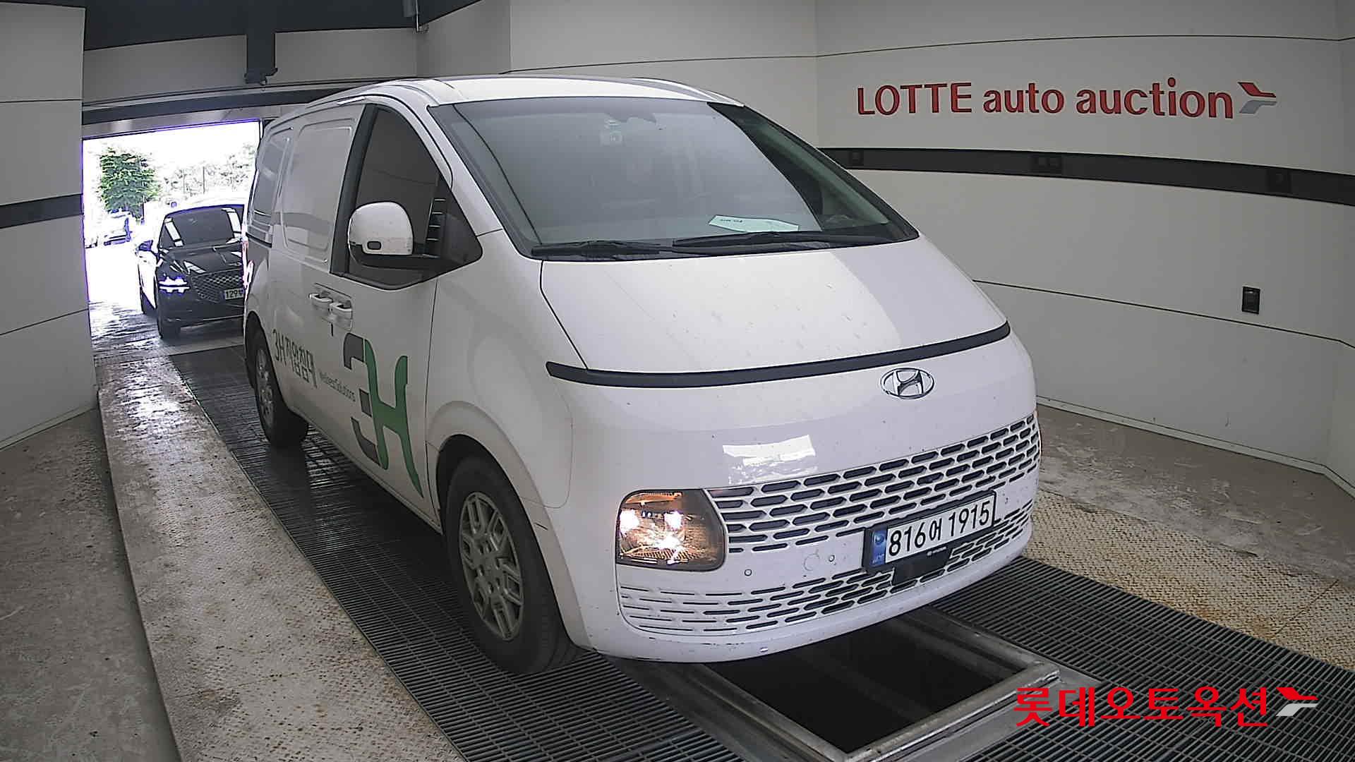 2023 - hyundai staria