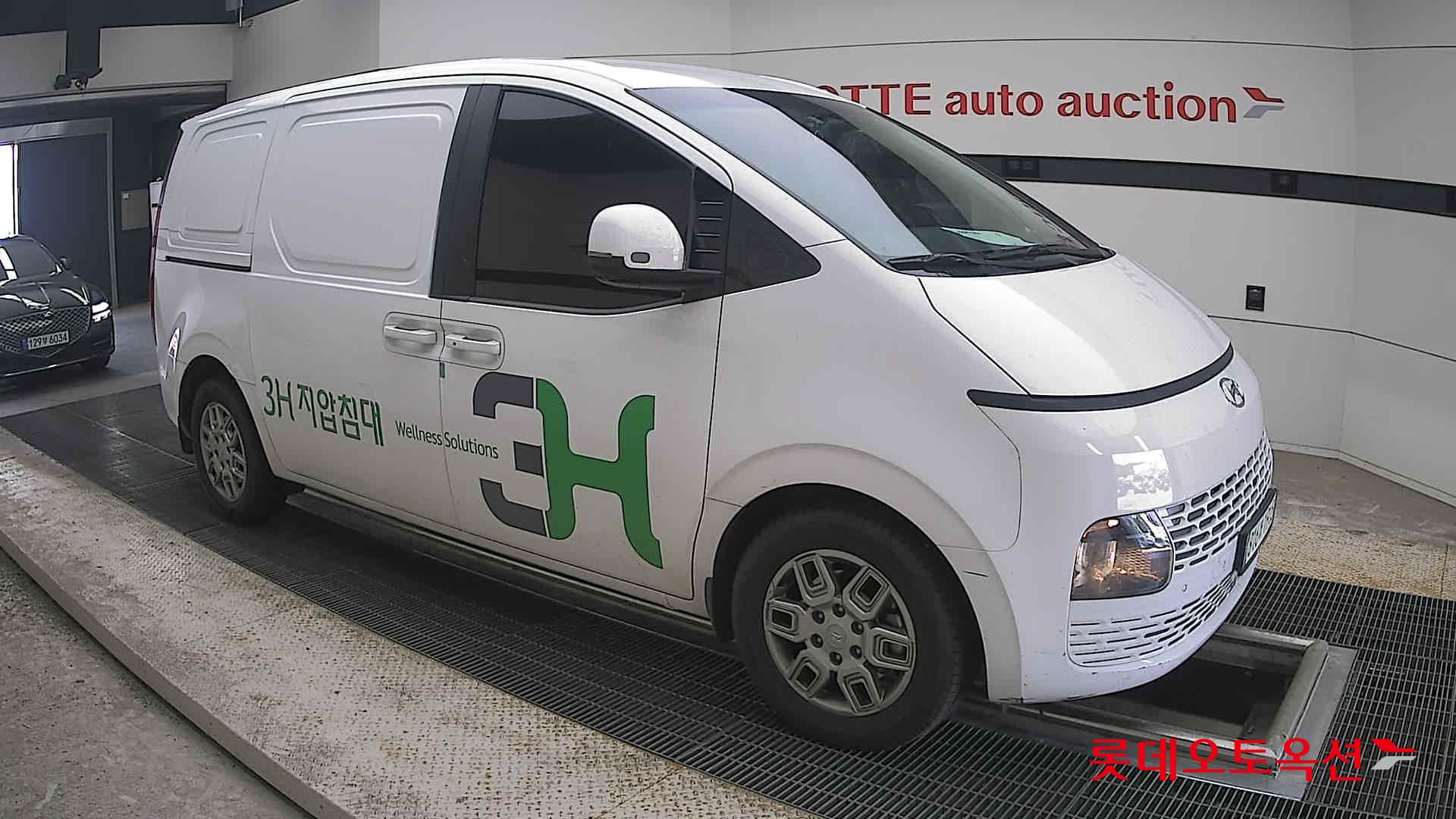 2023 - hyundai staria