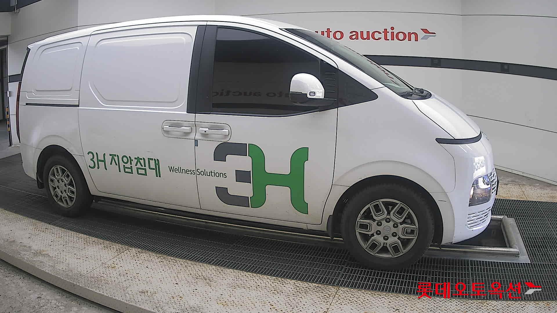 2023 - hyundai staria
