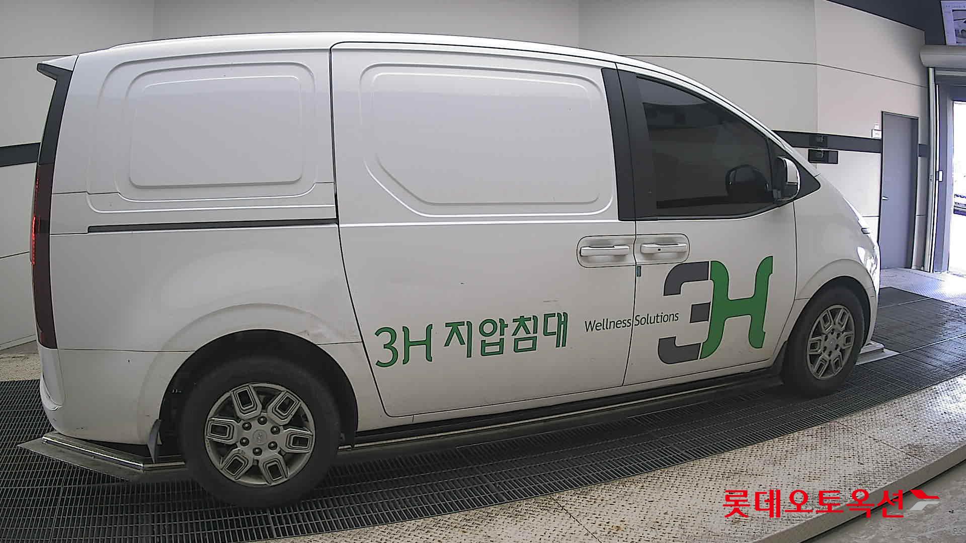 2023 - hyundai staria