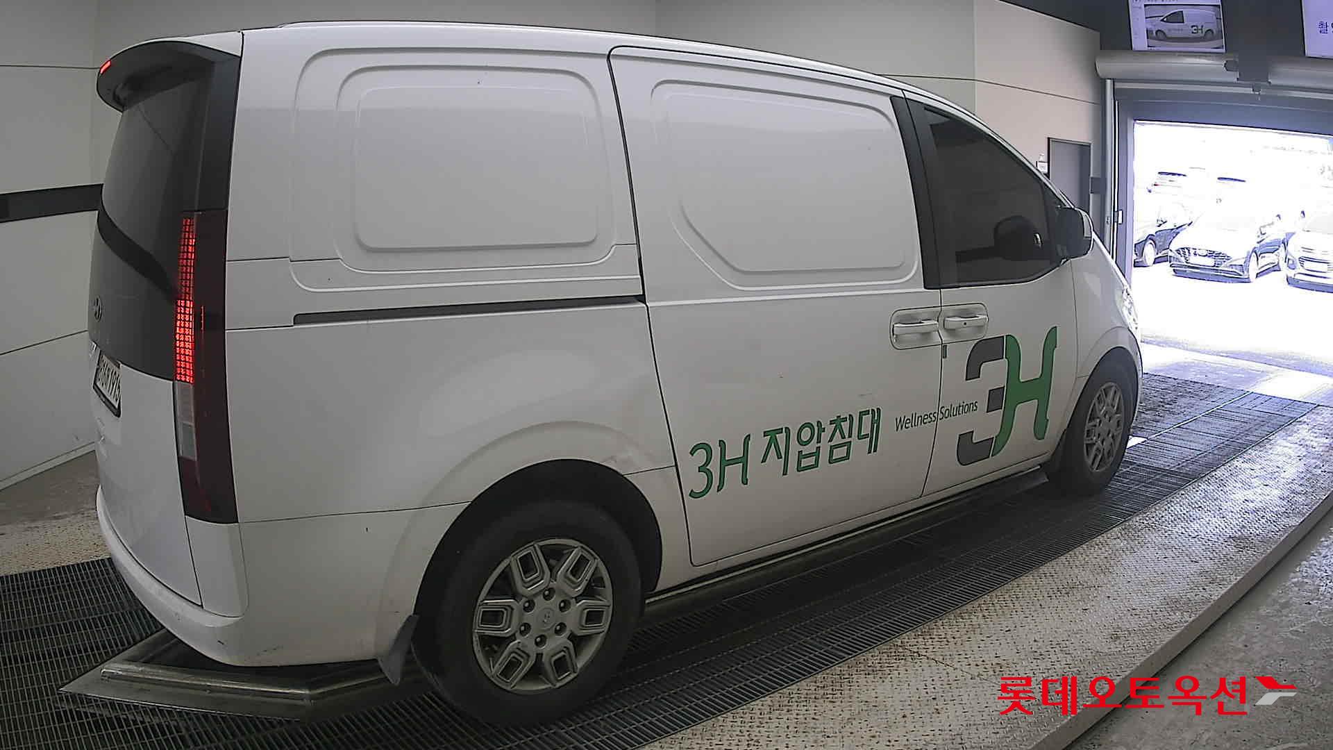 2023 - hyundai staria