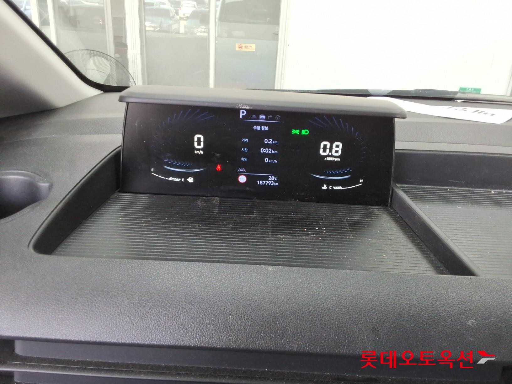 2023 - hyundai staria