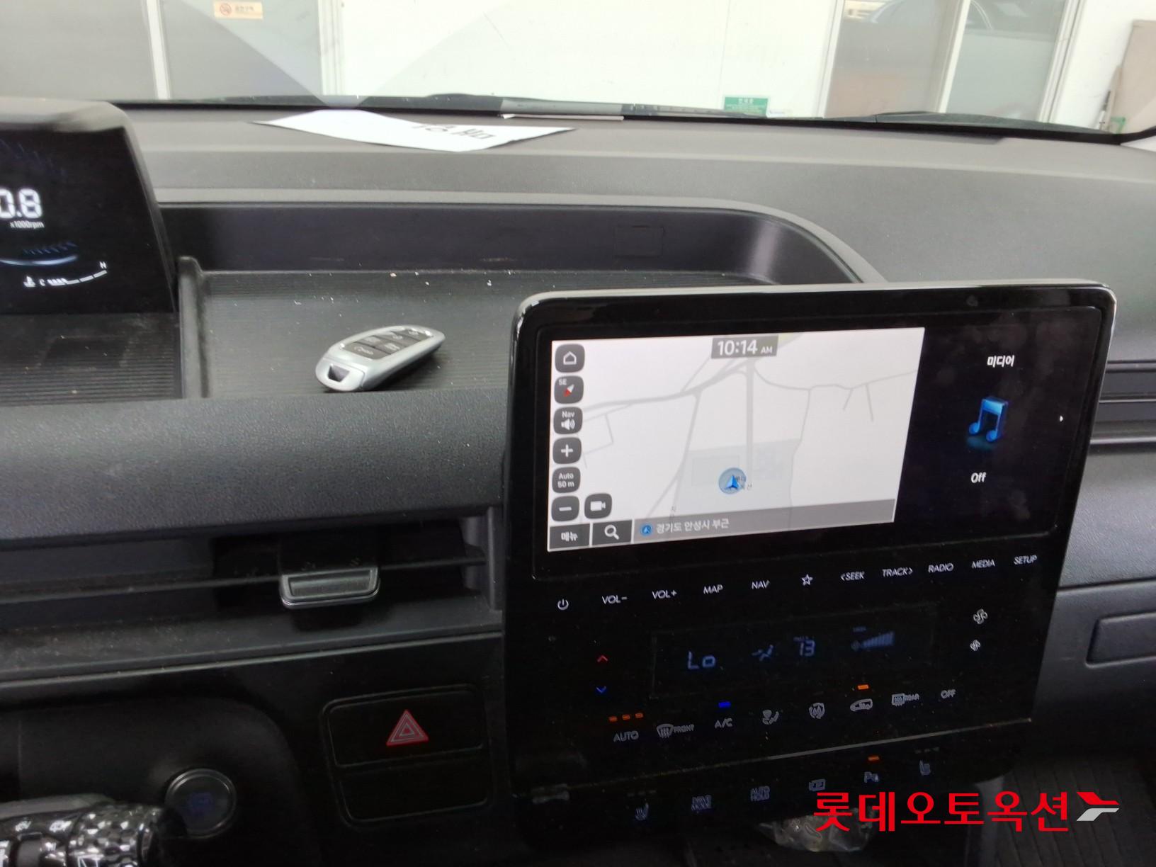 2023 - hyundai staria